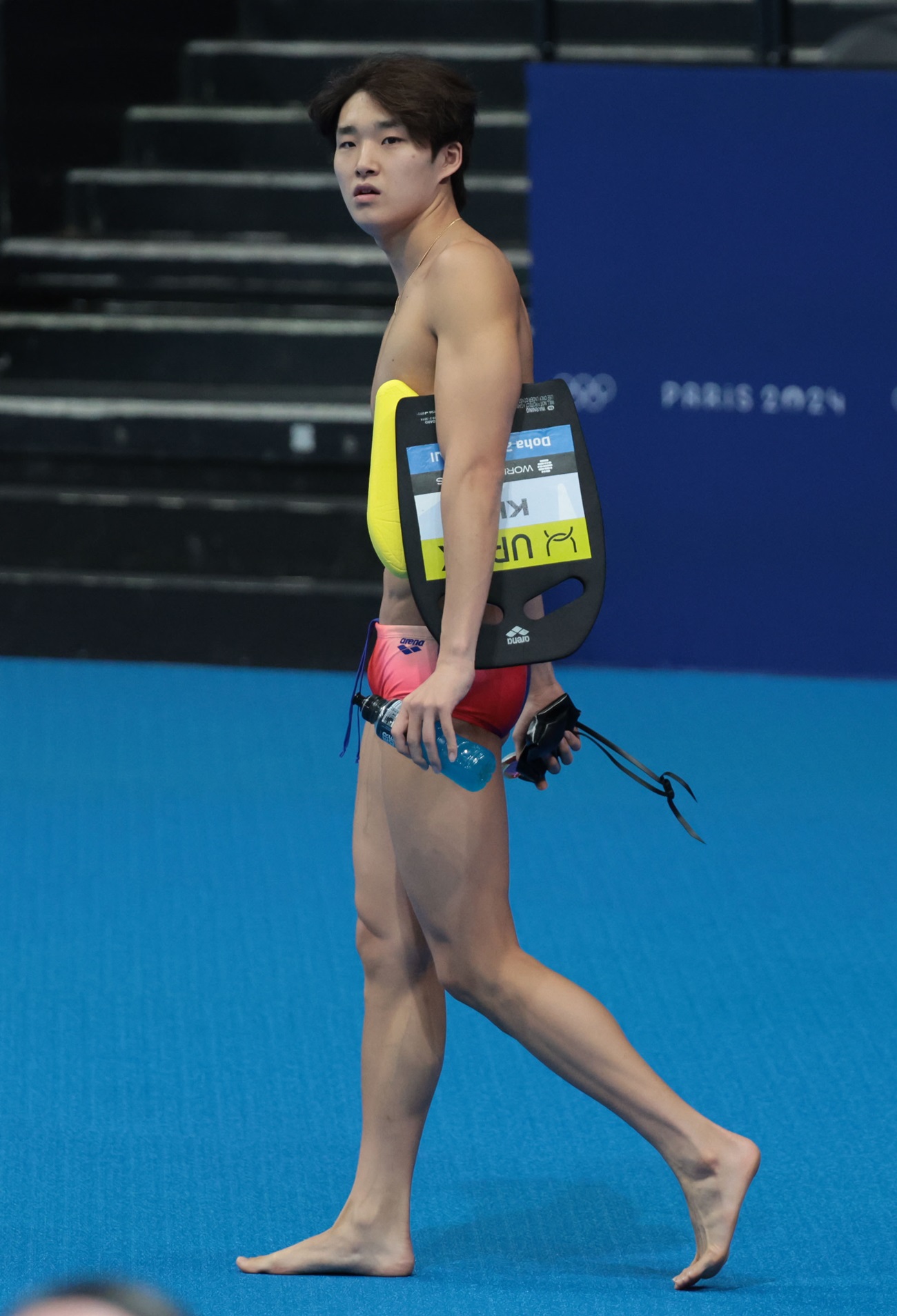 한국 남자 수영 중장거리의 간판 김우민이 7월 27일(한국시간) 프랑스 파리 라데팡스 수영장에서 열리는 2024 파리 올림픽 남자 자유형 400ｍ에 출전, 금메달을 목표로 물살을 가른다. 지난해 항저우 아시안게임 3관왕, 올해 2월 카타르 도하 세계선수권 자유형 400m 우승의 기세를 몰아 올림픽 무대 정복을 꿈꾸고 있다. 사진 연합뉴스