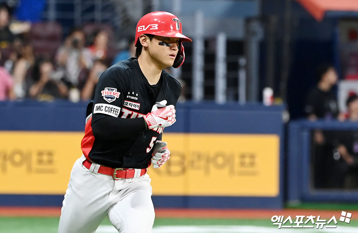 KIA 내야수 김도영은 27일 고척스카이돔에서 열린 '2024 신한 SOL Bank KBO 리그' 키움과 주말 3연전 두 번째 경기에서 가운데 담장을 넘어가는 큼지막한 홈런을 쳐냈다. 엑스포츠뉴스 DB