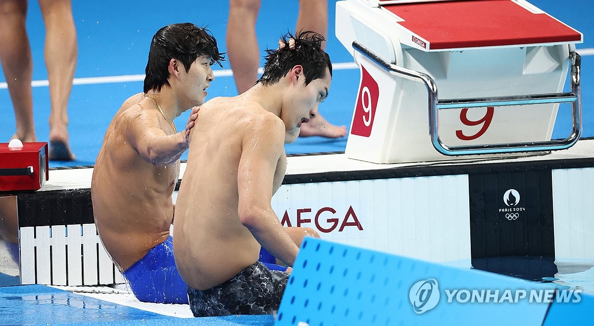 한국 수영의 간판 황선우가 29일 프랑스 파리 라데팡스 수영장에서 열린 20204 파리 하계올림픽 수영 남자 자유형 200m 준결승에서 9위에 그치고 결승 진출에 실패했다. 아직 좌절할 때는 아니다. 한국 수영사 첫 올림픽 메달을 노리는 남자 계영 800m를 위해 30일 다시 도전한다. 연합뉴스