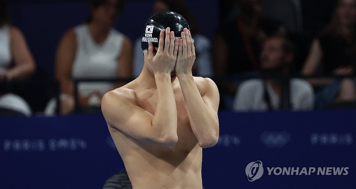 한국 수영의 간판 황선우가 29일 프랑스 파리 라데팡스 수영장에서 열린 20204 파리 하계올림픽 수영 남자 자유형 200m 준결승에서 레이스 중간에 크게 밀려 9위에 그치고 결승 진출에 실패했다. 지난 3차례 세계선수권에서 모두 결승에 올라 메달을 땄으나 올림픽에선 또 다시 좌절했다. 연합뉴스