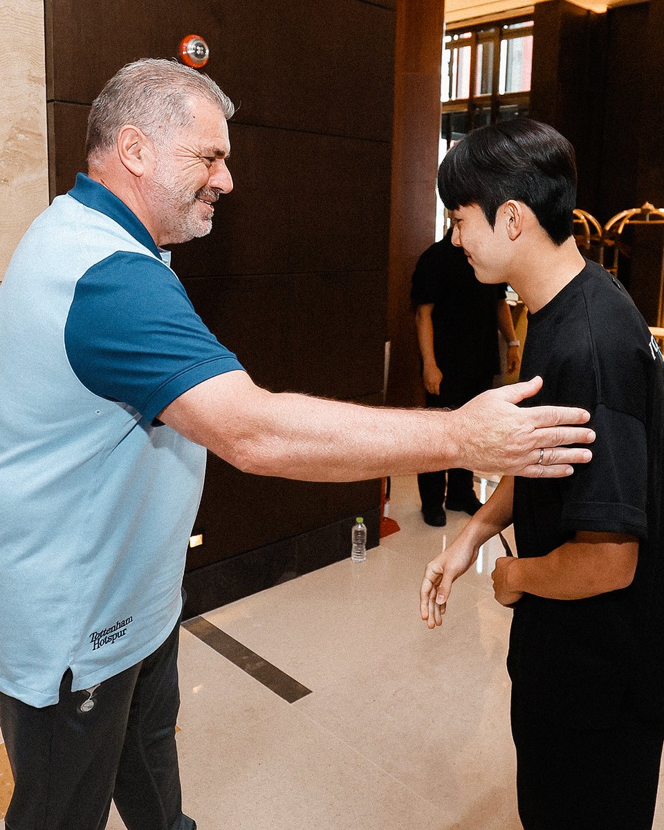 김병지 강원 대표가 지난 28일 강원 구단 유튜브 채널을 통해 양민혁의 토트넘 이적 과정에서 다른 프리미어리그 구단들의 영입 시도가 있었다고 밝혔다. 토트넘은 28일 공식 홈페이지를 통해 양민혁과 2030년 여름까지 계약한다고 밝혔다. 양민혁은 2025년 1월 토트넘으로 향한다. 토트넘