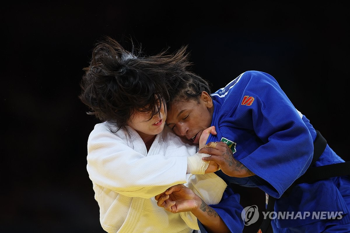 '독립운동가 후예' 허미미가 29일 프랑스 파리 샹드마르스 경기장에서 열린 2024 파리 하계올림픽 유도 여자 57kg급 준결승에서 하파엘라 실바(브라질)를 연장 접전 끝에 위고쳐누르기 절반승으로 이기고 결승에 진출했다. 허미미는 28년 만에 한국 여자 유도 올림픽 금메달에 도전한다. 연합뉴스