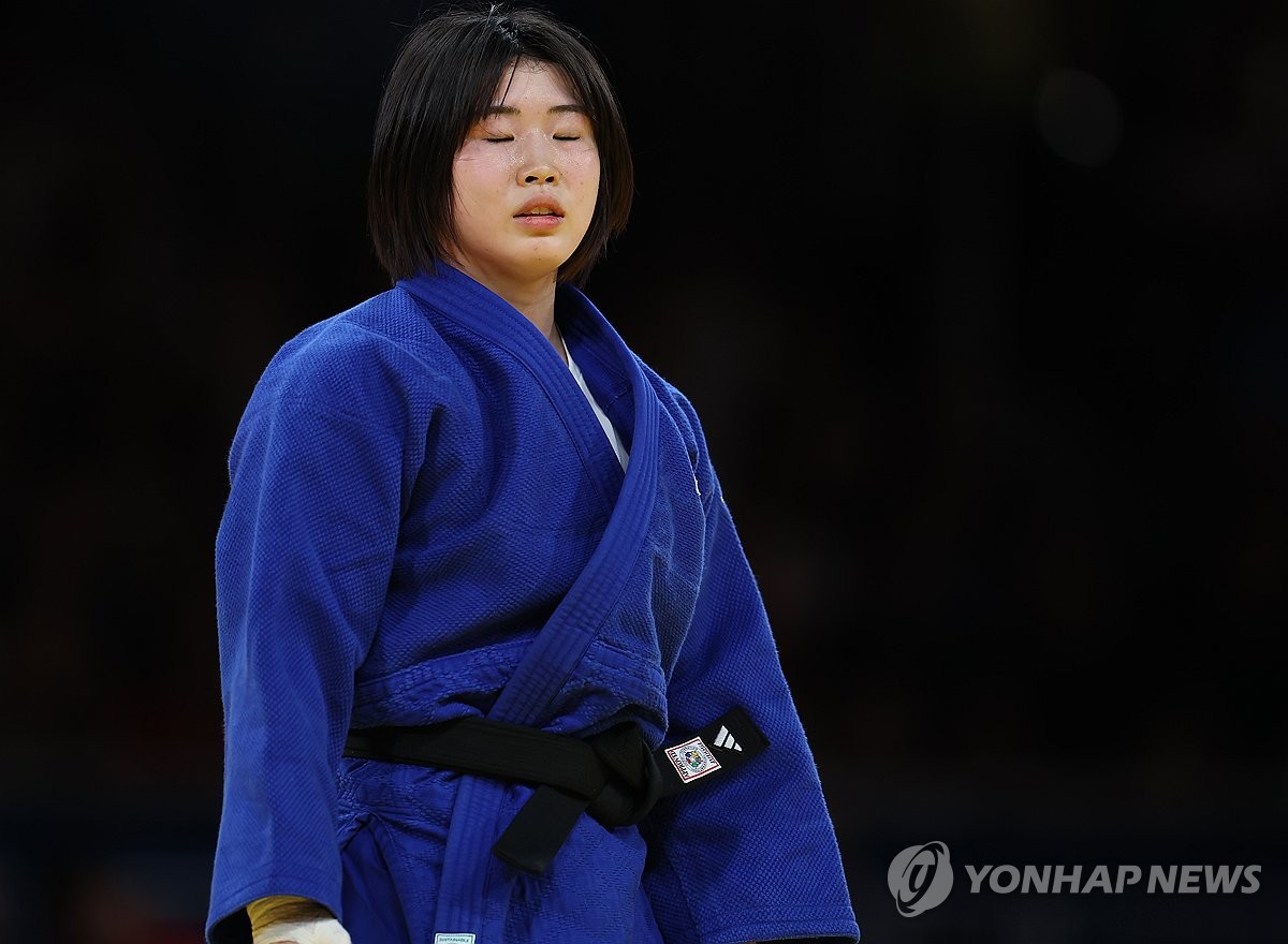 세계랭킹 3위 허미미가 29일 프랑스 파리 샹드마르스 경기장에서 열린 2024 파리 하계올림픽 여자 57㎏급 결승에서 세계랭킹 1위 크리스타 데구치(캐나다)와 잘 싸우고도 지도 3개를 받고 반칙패, 은메달을 차지했다.  허미미의 은메달은 내리막길 걷는다는 혹평을 받은 한국 유도가 대회 사흘 만에 받은 첫 메달이다. 다만 심판의 석연찮은 판정 끝에 받은 은메달에 그쳤다는 평가도 나오고 있다. 연합뉴스