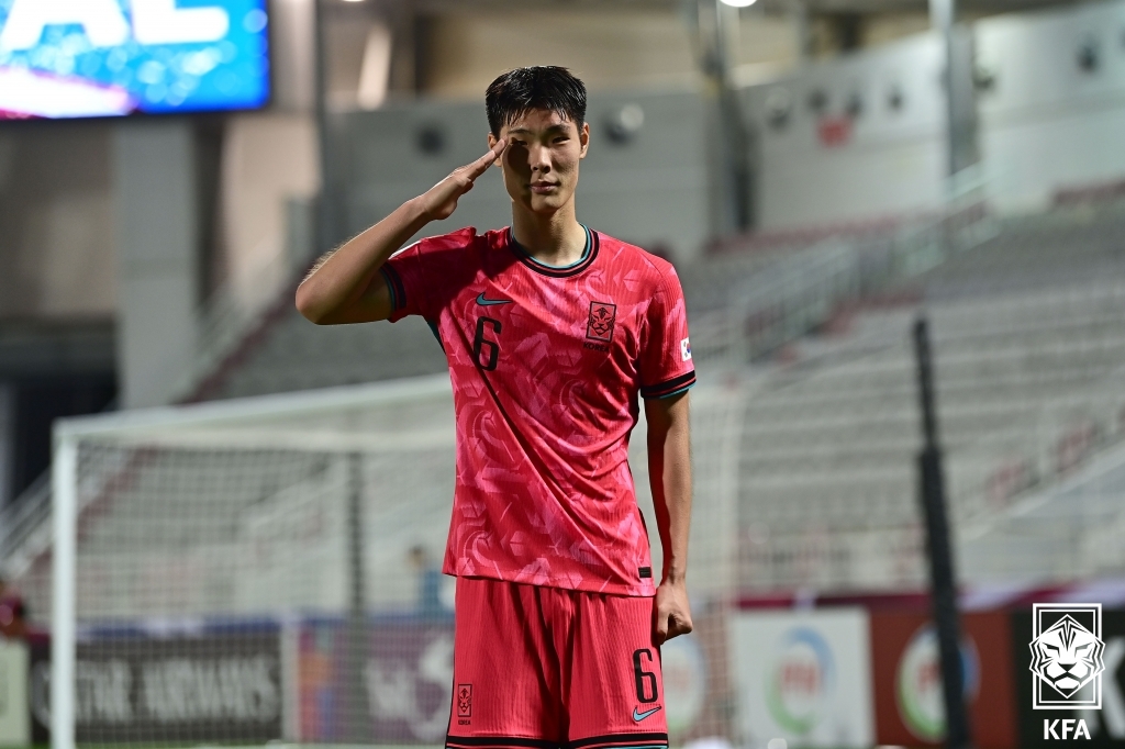 한국 축구계에 유럽파 공격수가 또 탄생했다. 지난해 20세 이하(U-23) 월드컵에서 한국이 4강에 오르는 데 핵심적인 역할을 했고, 21세의 나이에 23세 이하(U-23) 축구대표팀에서 활약하는 등 한국의 차세대 스트라이커로 불리는 이영준이 스위스의 그라스호퍼 클럽 취리히에 입단했다. 사진 대한축구협회