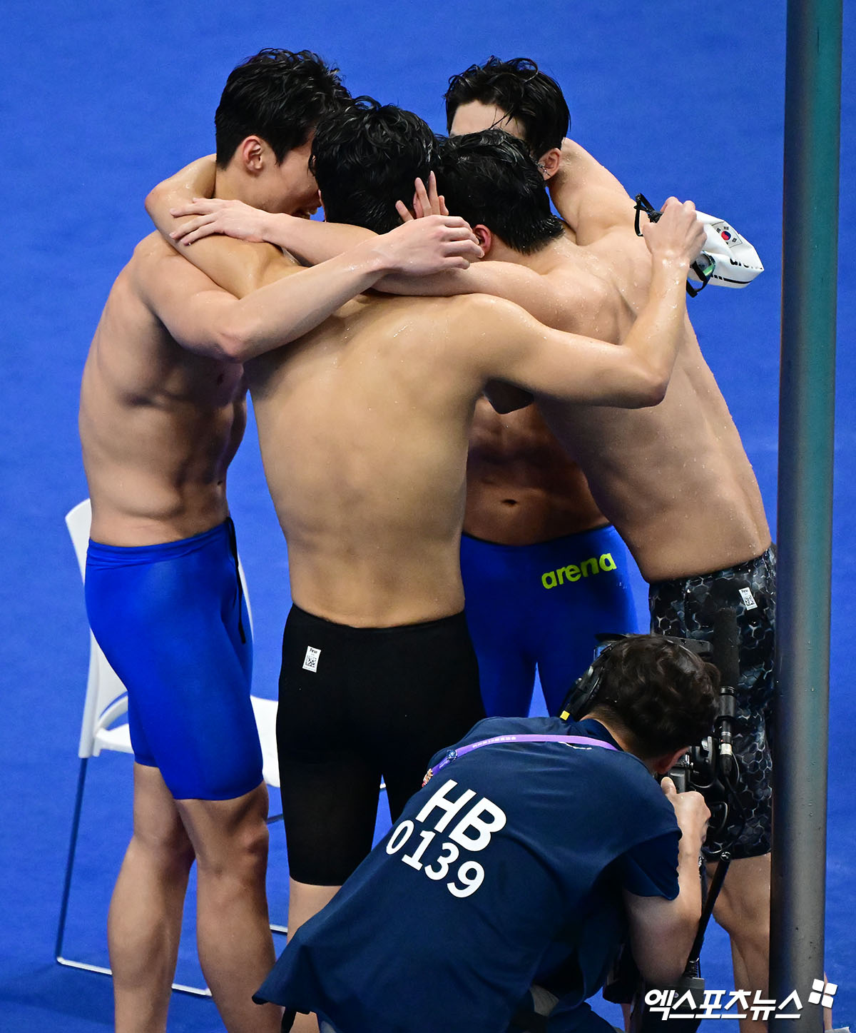 대한민국 남자 수영 경영 대표팀이 30일(한국시간) 프랑스 파리의 라데팡스 아레나에서 열리는 2024 파리 올림픽 계영 800m 예선에서 결승 진출을 노린다. 지난해 9월 항저우 아시안게임 금메달, 올해 2월 카타르 도하 세계수영선수권 은메달에 이어 사상 첫 올림픽 단체전 입상권 진입을 목표로 물살을 가른다. 사진 엑스포츠뉴스 DB