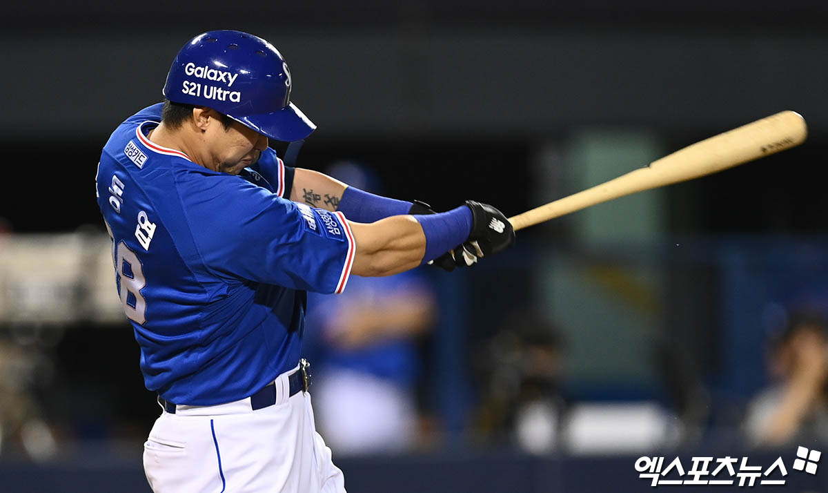 삼성 외야수 김동엽은 30일 잠실구장에서 열릴 '2024 신한 SOL Bank KBO 리그' LG와 주중 3연전 첫 번째 맞대결에서 6번 지명타자로 선발 출전한다. 주포들이 대거 빠진 라인업에서 부족한 장타를 생산해야 한다. 엑스포츠뉴스 DB