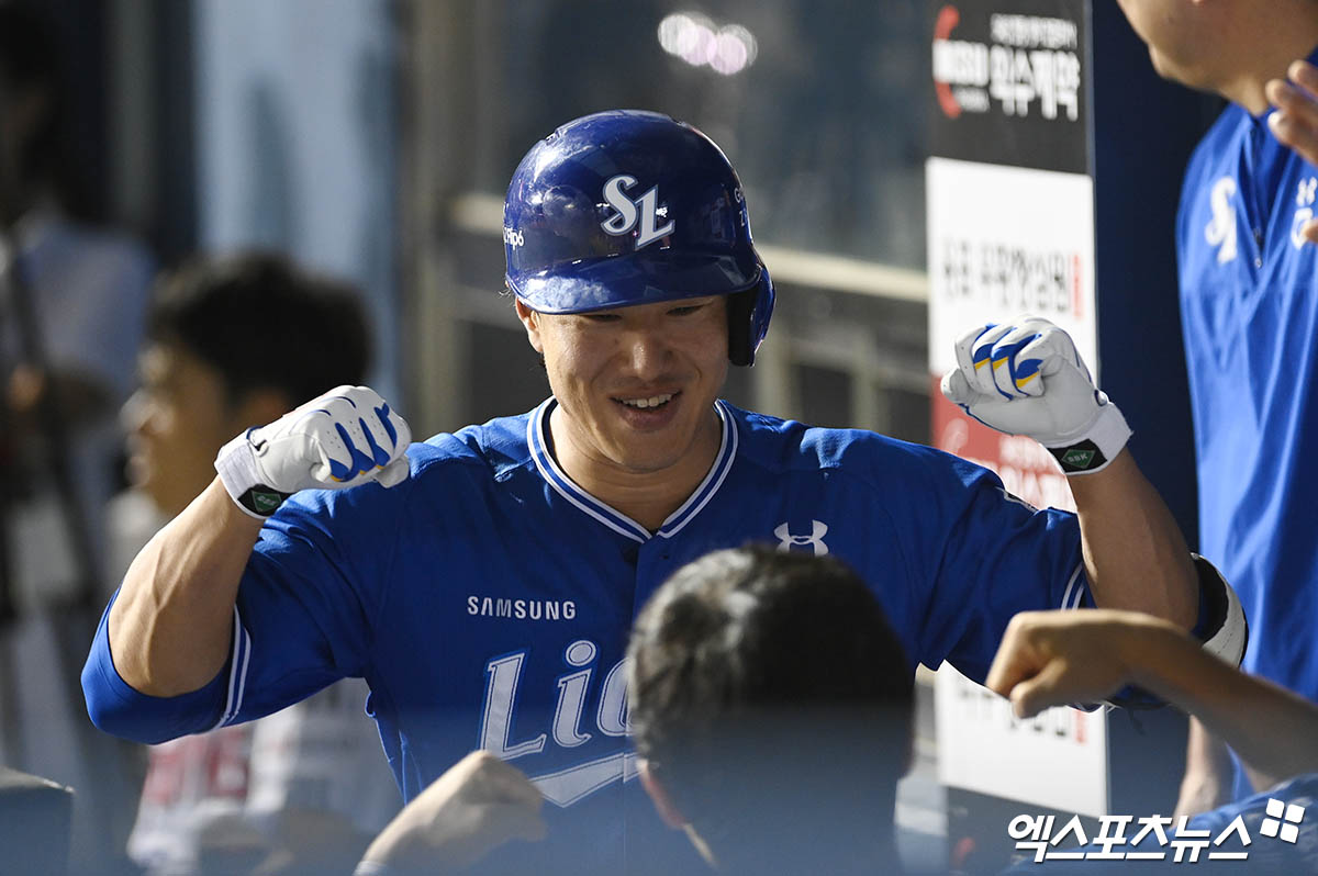 삼성 외야수 이성규는 30일 잠실구장에서 열린 '2024 신한 SOL Bank KBO 리그' LG와 주중 3연전 첫 번째 맞대결에서 7번타자 1루수로 선발 출전했다. 8회초 솔로포로 LG에 KO 펀치를 날렸다. 잠실, 박지영 기자