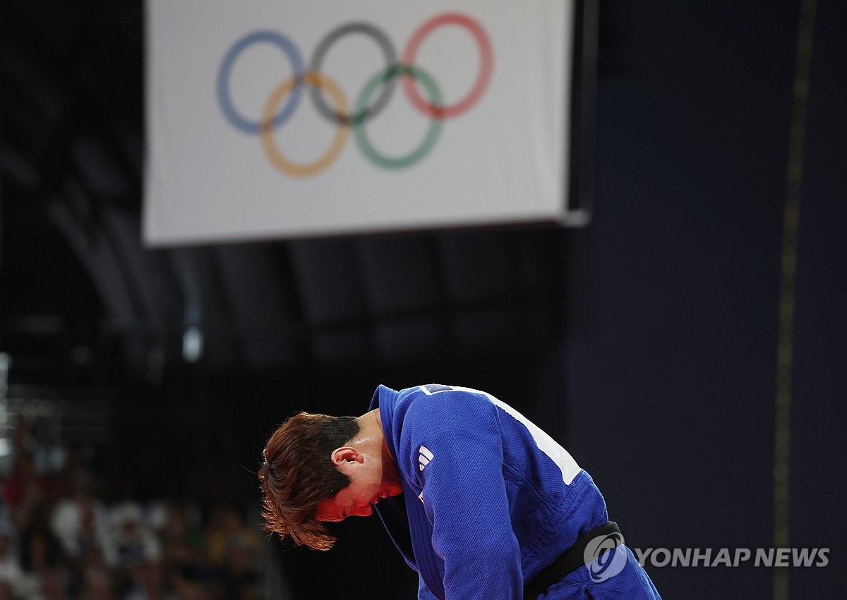 세계랭킹 3위 이준환은 31일(한국시간) 프랑스 파리 샹드마르스 경기장에서 열린 2024 파리 올림픽 유도 남자 81kg급 동메달 결정전서 연장 접전 끝에 세계랭킹 1위 카스를 꺾었다. 안뒤축후리기로 절반승을 따낸 이준환은 생애 처음으로 출전한 올림픽서 동메달 획득이라는 값진 성과를 얻었다. 연합뉴스