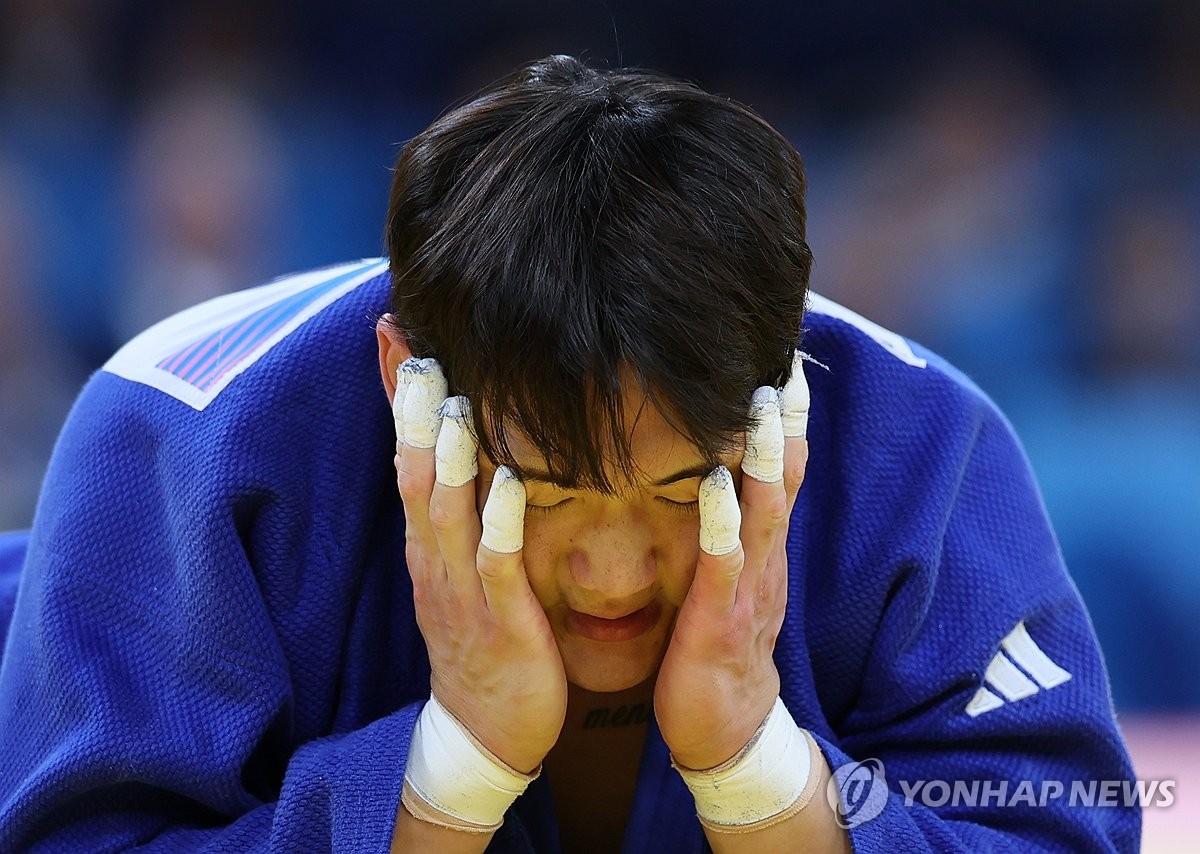 남자 유도 90kg급 한주엽이 31일 프랑스 파리 샹드마르스 경기장에서 열린 2024 파리 올림픽 유도 남자 90kg급 8강에서 세계 1위 라샤 베카우리(조지아)에 경기 시작 1분22초 만에 안다리 후리기 한판으로 패했다. 한주엽은 패자부활전을 통해 동메달을 노리게 됐다. 한국 유도는 금메달 도전을 하루 더 미루게 됐다. 연합뉴스