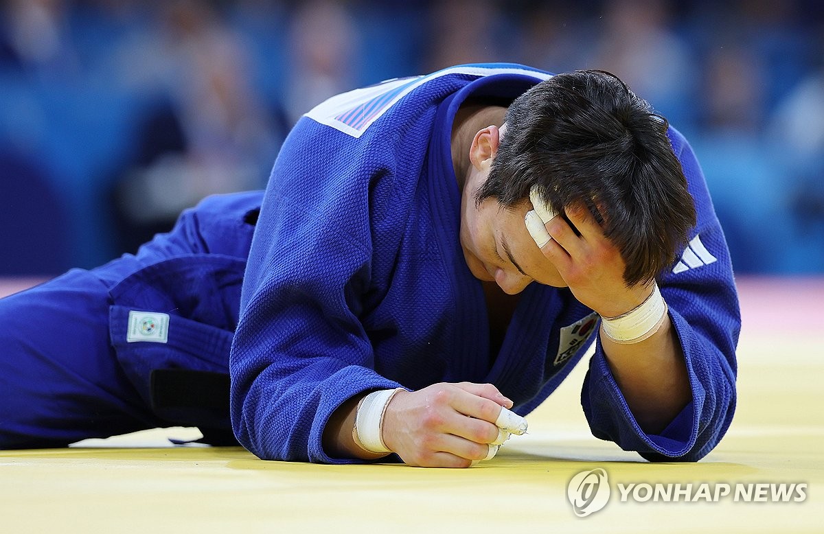 남자 유도 90kg급 한주엽이 31일 프랑스 파리 샹드마르스 경기장에서 열린 2024 파리 올림픽 유도 남자 90kg급 8강에서 세계 1위 라샤 베카우리(조지아)에 경기 시작 1분22초 만에 안다리 후리기 한판으로 패했다. 한주엽은 패자부활전을 통해 동메달을 노리게 됐다. 한국 유도는 금메달 도전을 하루 더 미루게 됐다. 연합뉴스