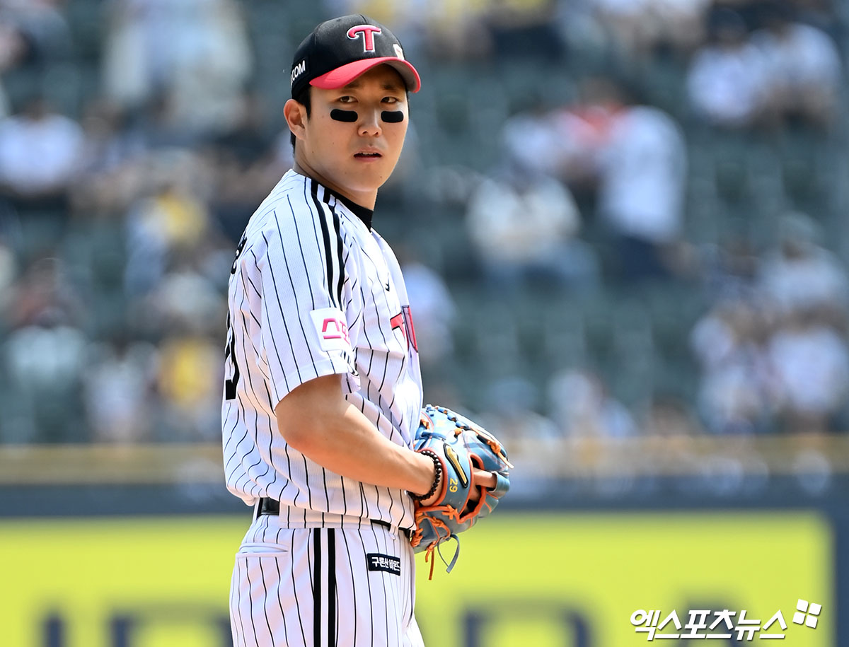 LG 투수 손주영은 31일 잠실구장에서 열린 '2024 신한 SOL Bank KBO 리그' 삼성과 주중 3연전 두 번째 경기에서 선발 등판했다. 이날 6이닝 3실점 호투로 팀 승리에 힘을 보탰다. 동시에 시즌 8승을 챙겼다. 엑스포츠뉴스 DB