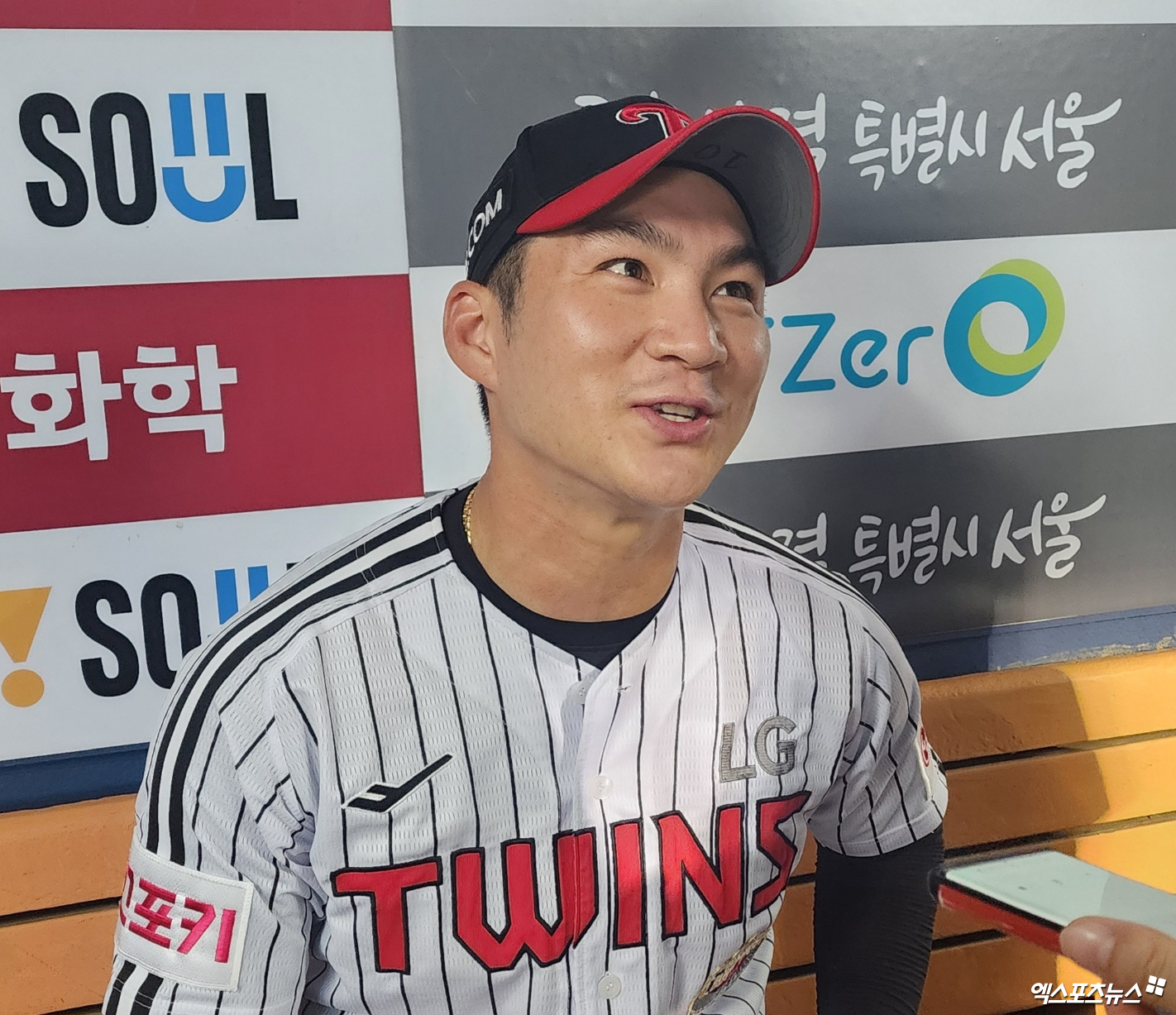 LG 내야수 오지환은 지난달 31일 잠실구장에서 열린 '2024 신한 SOL Bank KBO 리그' 삼성과 주중 3연전 두 번째 경기에서 6번타자 유격수로 선발 출전했다. 5회말 2점 홈런을 때려 공격에 활력을 불어넣었다. 이날 4타점을 기록해 팀 승리에 힘을 보탰다. 잠실, 박정현 기자