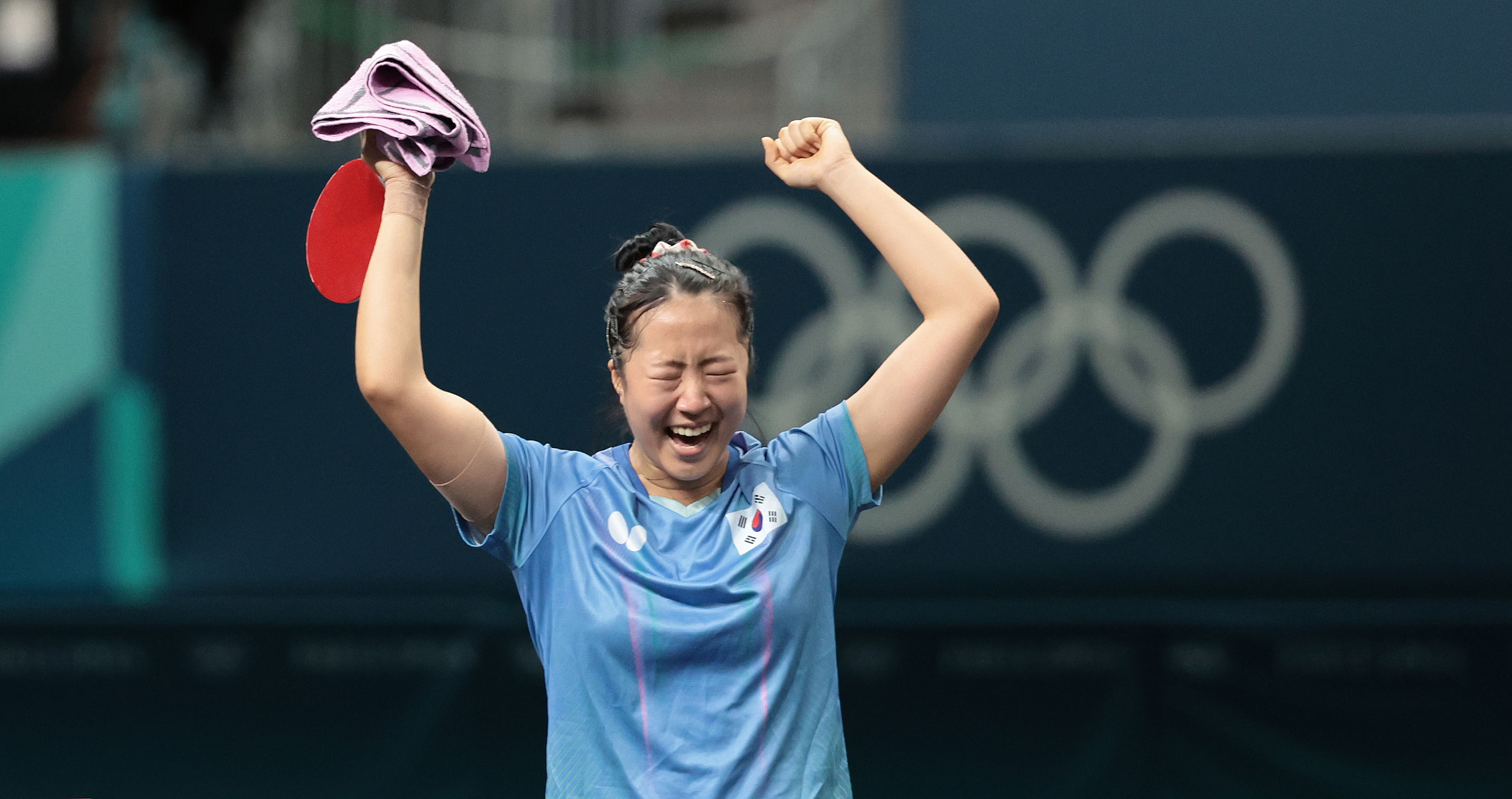 여자 탁구의 에이스 신유빈이 1일 프랑스의 사우스 파리 아레나에서 열린 2024 파리 올림픽 탁구 여자 단식 8강전에서 세계랭킹 13위 일본의 히라노 미우를 게임 스코어 4-3으로 이기고 4강에 올랐다. 둘 모두 경기 직후 펑펑 울 정도로 격전이었다. 신유빈은 20년 만에 한국 탁구의 올림픽 단식 4강 진출 선수가 됐다. 연합뉴스