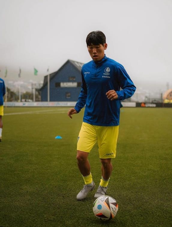 벨기에리거 홍현석이 도움 2개를 올리는 맹활약으로 소속팀 헨트를 유럽축구연맹(UEFA) 유로파 콘퍼런스리그 3차 예선으로 이끌었다. 홍현석은 비킹구르 괴타와의 경기에서 후반 20분 정교한 크로스로 스테판 미트로비치의 헤더 선제골을 어시스트 했다. 5분 뒤에는 박스 안에서 공을 잡아 침투 패스로 마티아스 파르도의 추가골을 도왔다. 홍현석은 후반 25분까지 약 70분을 소화한 후 벤치로 물러났다. SNS