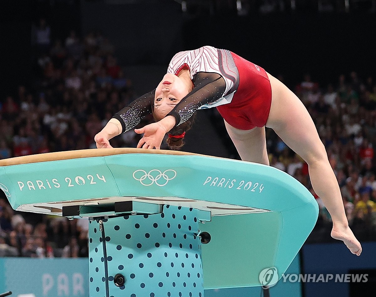 한국 체조의 간판 여서정은 3일 프랑스 파리 베르시 아레나에서 열린 2024 파리 하계올림픽 체조 여자 도마 결승에서 1~2차 시기 합계 13.416점을 받아 참가 선수 8명 중 7위를 차지했다. 여서정은 이날 경기 직전 훈련에서 어깨가 탈골되는 부상을 입은 것으로 드러났다. 또 단체전에서 평균대 연기를 하다가 발꿈치도 다쳐 진통제 맞았다고 밝혔다. 그야말로 부상 투혼이었으나 기권하지 않고 최선을 다했다. 연합뉴스