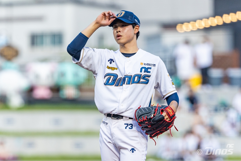 NC 투수 목지훈은 4일 창원 NC파크에서 열린 '2024 신한 SOL Bank KBO 리그' KT와 주말 3연전 마지막 날 선발 등판했다. 이날 경기가 1군 데뷔 첫 등판이다. 성적은 3⅔이닝 4실점으로 희망을 보였다. NC 다이노스