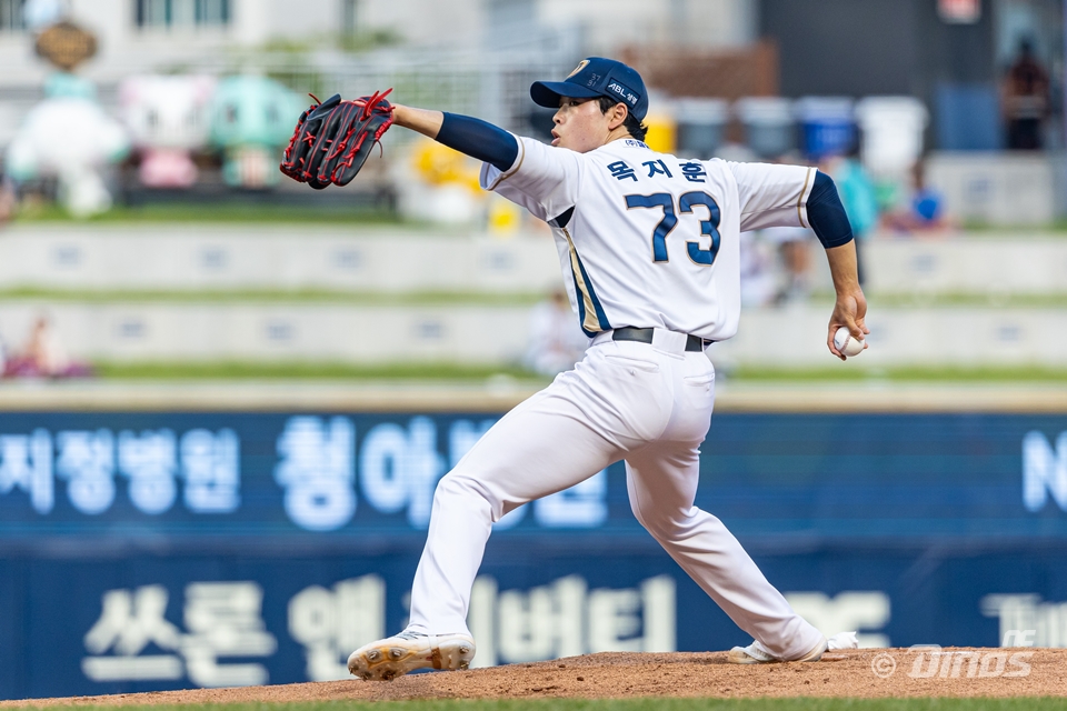 NC 투수 목지훈은 4일 창원 NC파크에서 열린 '2024 신한 SOL Bank KBO 리그' KT와 주말 3연전 마지막 날 선발 등판했다. 이날 경기가 1군 데뷔 첫 등판이다. 성적은 3⅔이닝 4실점으로 희망을 보였다. NC 다이노스