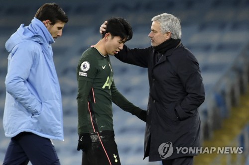 영국 매체 '풋볼 런던'은 6일(한국시간) 무리뉴가 유럽축구연맹(UEFA) 챔피언스리그 예선 조 추첨 이후 토트넘을 공개 저격했다고 전했다. 연합뉴스