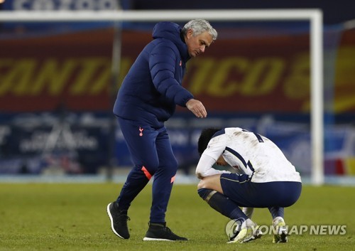 영국 매체 '풋볼 런던'은 6일(한국시간) 무리뉴가 유럽축구연맹(UEFA) 챔피언스리그 예선 조 추첨 이후 토트넘을 공개 저격했다고 전했다. 연합뉴스