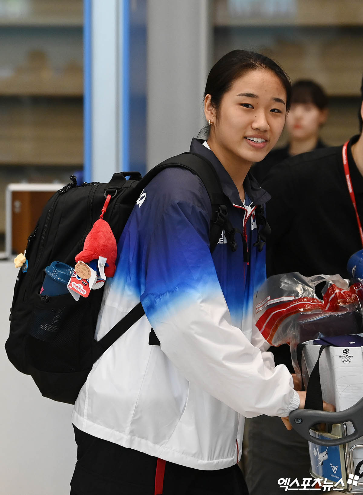 안세영은 2024 파리 올림픽 배드민턴 여자 단식에서 금메달을 따낸 후 대한배드민턴협회를 공개 지적하면서 엄청난 파장을 일으켰다. 이후 중국 소후닷컴은 쇼트트랙 린샤오쥔(한국명 임효준)의 사례처럼 안세영이 중국 귀화를 고려한다면 중국 스포츠계는 두 팔 벌려 환영할 것이라고 주장했다. 엑스포츠뉴스DB