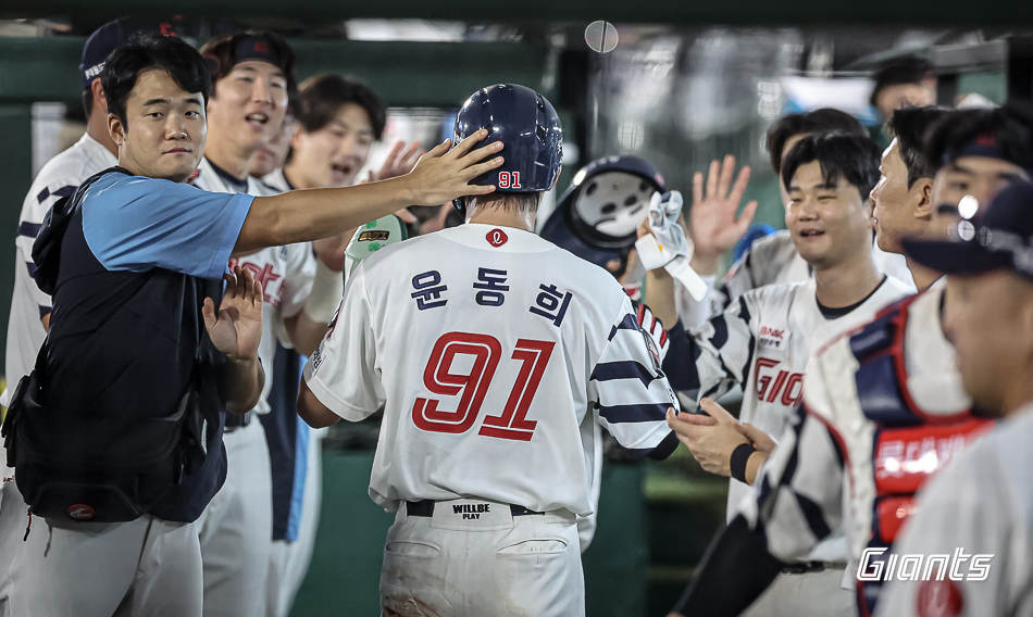  롯데 외야수 윤동희는 7일 사직구장에서 열린 '2024 신한 SOL Bank KBO 리그' NC와 주중 3연전 두 번째 경기에서 7번타자 우익수로 선발 출전했다. 1회말 결승 3점 홈런으로 팀 승리에 보탬이 됐다. 롯데 자이언츠