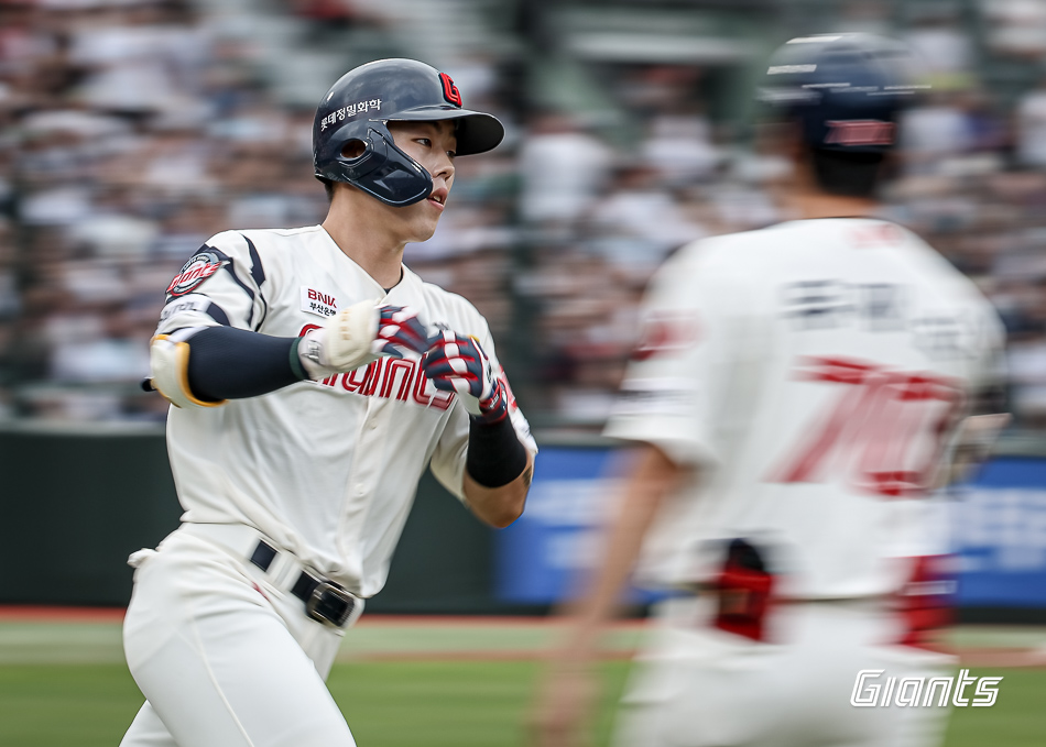 롯데 내야수 고승민은 7일 사직구장에서 열린 '2024 신한 SOL Bank KBO 리그' NC와 주중 3연전 두 번째 경기에서 2번타자 2루수로 선발 출전했다. 1회말 동점포를 쳐 2-2 승부의 균형을 맞췄다. 롯데 자이언츠 