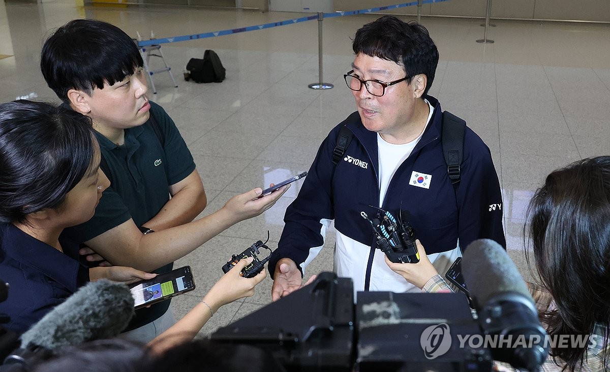 대한체육회가 2024 파리 올림픽 배드민턴 여자 단식에서 금메달을 획득한 뒤 대한배드민턴협회를 향한 작심 발언으로 논란을 부른 안세영(삼성생명) 사건을 살필 조사위원회(이하 조사위)를 구성하기로 했다고 7일 발표했다. 문제점이 드러나면 감사로 전환할 예정이다. 사진은 김택규 대한배드민턴협회 회장. 연합뉴스