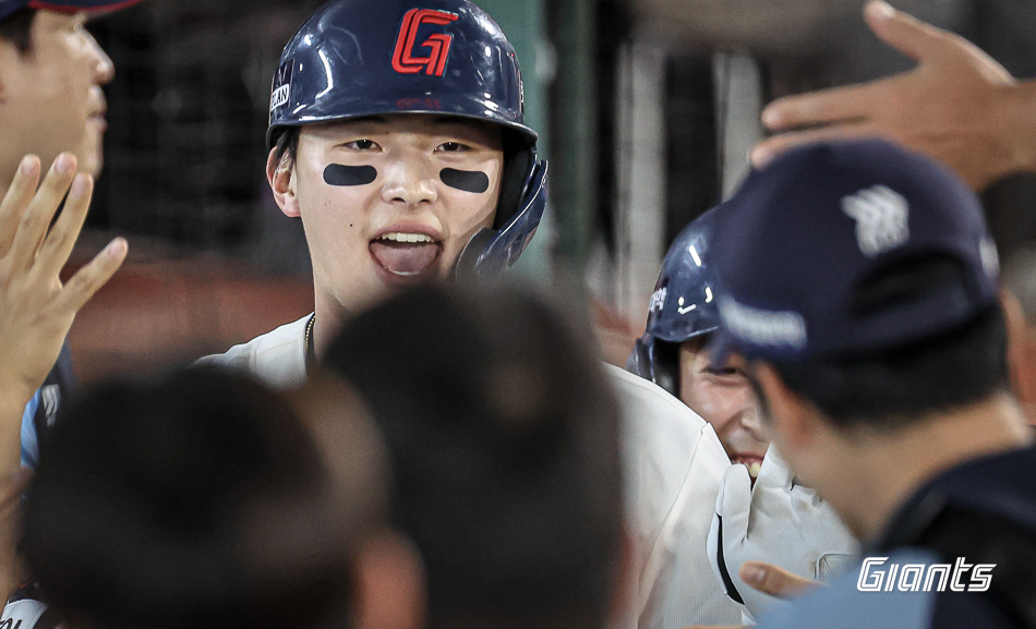 롯데 외야수 윤동희는 7일 사직구장에서 열린 '2024 신한 SOL Bank KBO 리그' NC와 주중 3연전 두 번째 경기에서 7번타자 우익수로 선발 출전했다. 1회말 결승 3점 홈런으로 팀 승리에 보탬이 됐다. 롯데 자이언츠