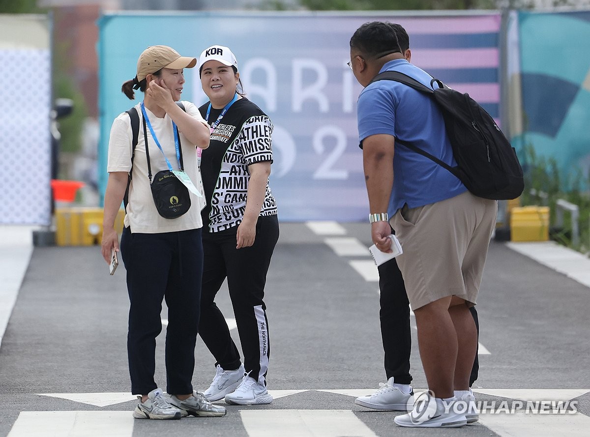 국제올림픽위원회(IOC) 선수위원에 도전하는 '골프 여제' 박인비가 24일 파리 생드니에 위치한 올림픽 선수촌에서 밝은 표정으로 취재진과 대화하고 있다. 2024.7.24