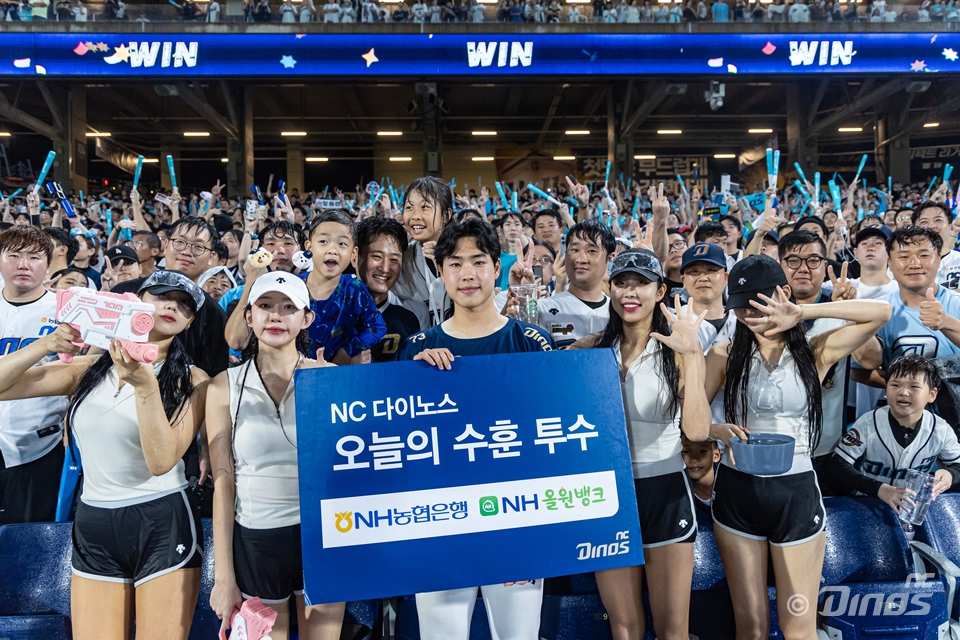 NC 투수 목지훈은 지난 4일 창원 NC파크에서 열린 '2024 신한 SOL Bank KBO 리그' KT와 주말 3연전 마지막 날 선발 등판했다. 이날 경기가 1군 데뷔 첫 등판이다. 성적은 3⅔이닝 4실점으로 희망을 보였다. NC 다이노스