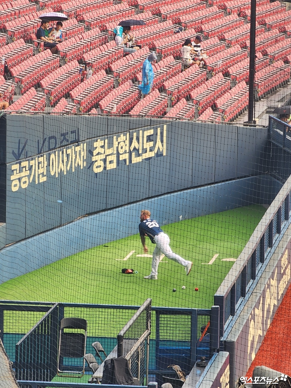 요키시는 지난달 31일 카스타노의 대체 외국인 선수로 NC와 계약을 체결했다. 7일 취업 비자 발급을 끝낸 뒤 9일 잠실 LG전에서 KBO 리그 복귀전을 치른다. 잠실, 박정현 기자