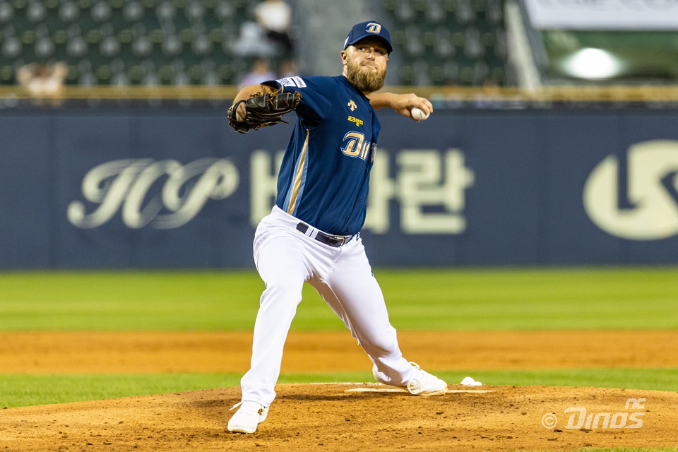 NC 투수 요키시는 9일 잠실구장에서 열린 '2024 신한 SOL Bank KBO 리그' LG와 주말 3연전 첫 경기에서 선발 등판했다. 430일 만에 KBO 리그 복귀전을 치른 요키시지만, 최종 성적 3⅔이닝 10실점을 기록했다. NC 다이노스