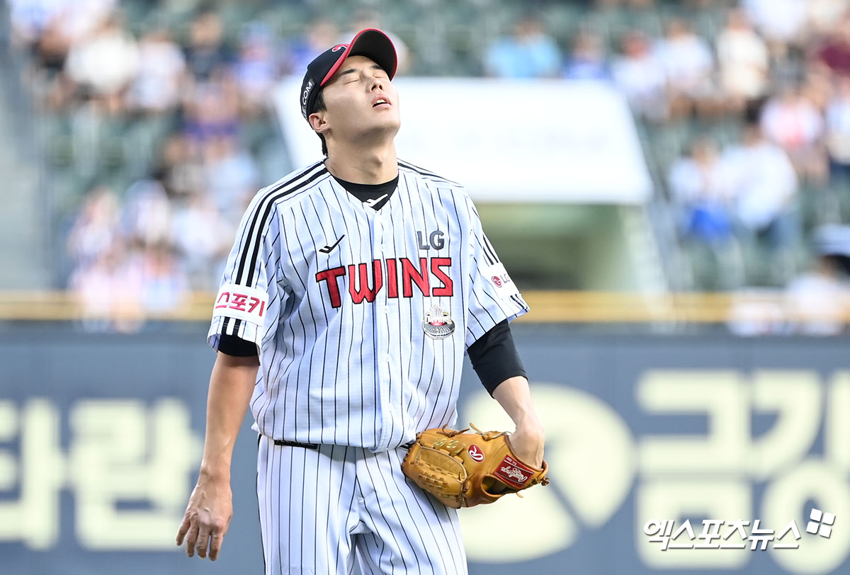 LG 투수 임찬규는 9일 잠실구장에서 열린 '2024 신한 SOL Bank KBO 리그' NC와 주말 3연전 첫 번째 경기에서 선발 등판했다. 2⅔이닝 7실점으로 부진한 투구를 선보였다. 엑스포츠뉴스 DB