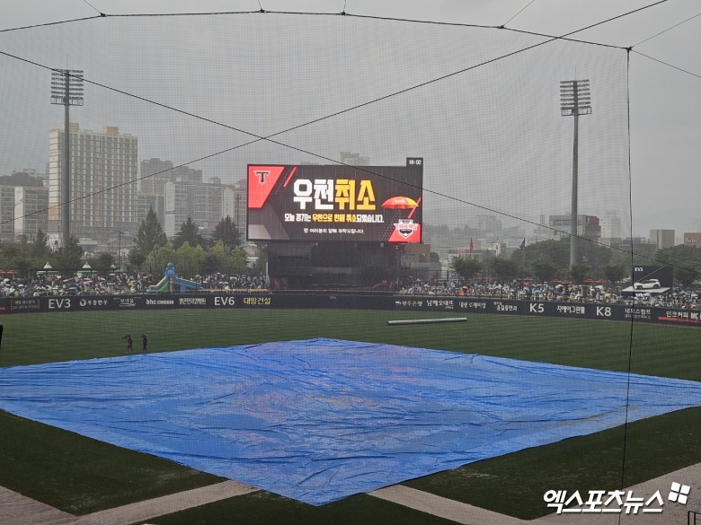 10일 광주-KIA챔피언스필드에서 열릴 예정이었던 2024 신한 SOL Bank KBO리그 삼성 라이온즈와 KIA 타이거즈의 시즌 12차전이 우천으로 취소됐다. 두 팀은 11일 선발로 데니 레예스, 에릭 라우어를 예고했다. 광주, 유준상 기자