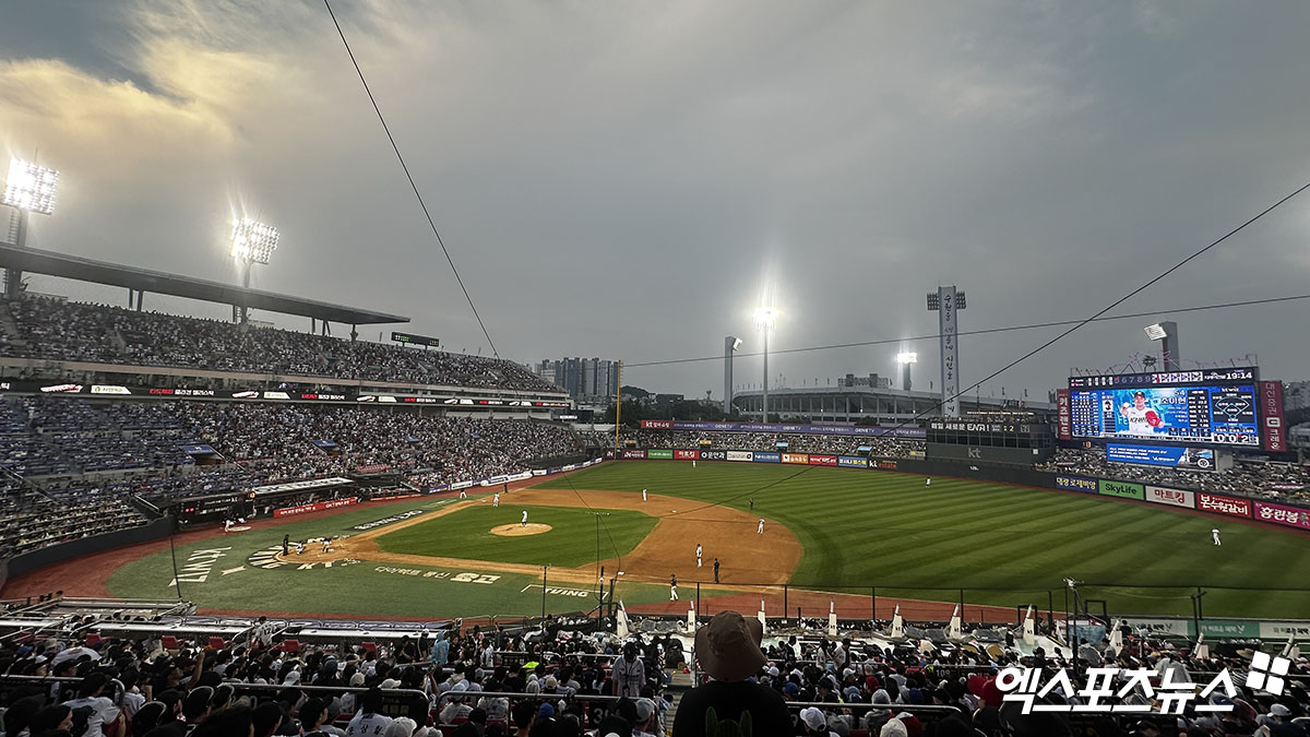 10일 수원 KT위즈파크에서 열린 KT 위즈와 롯데 자이언츠의 정규시즌 맞대결 티켓이 매진됐다. 수원, 김한준 기자