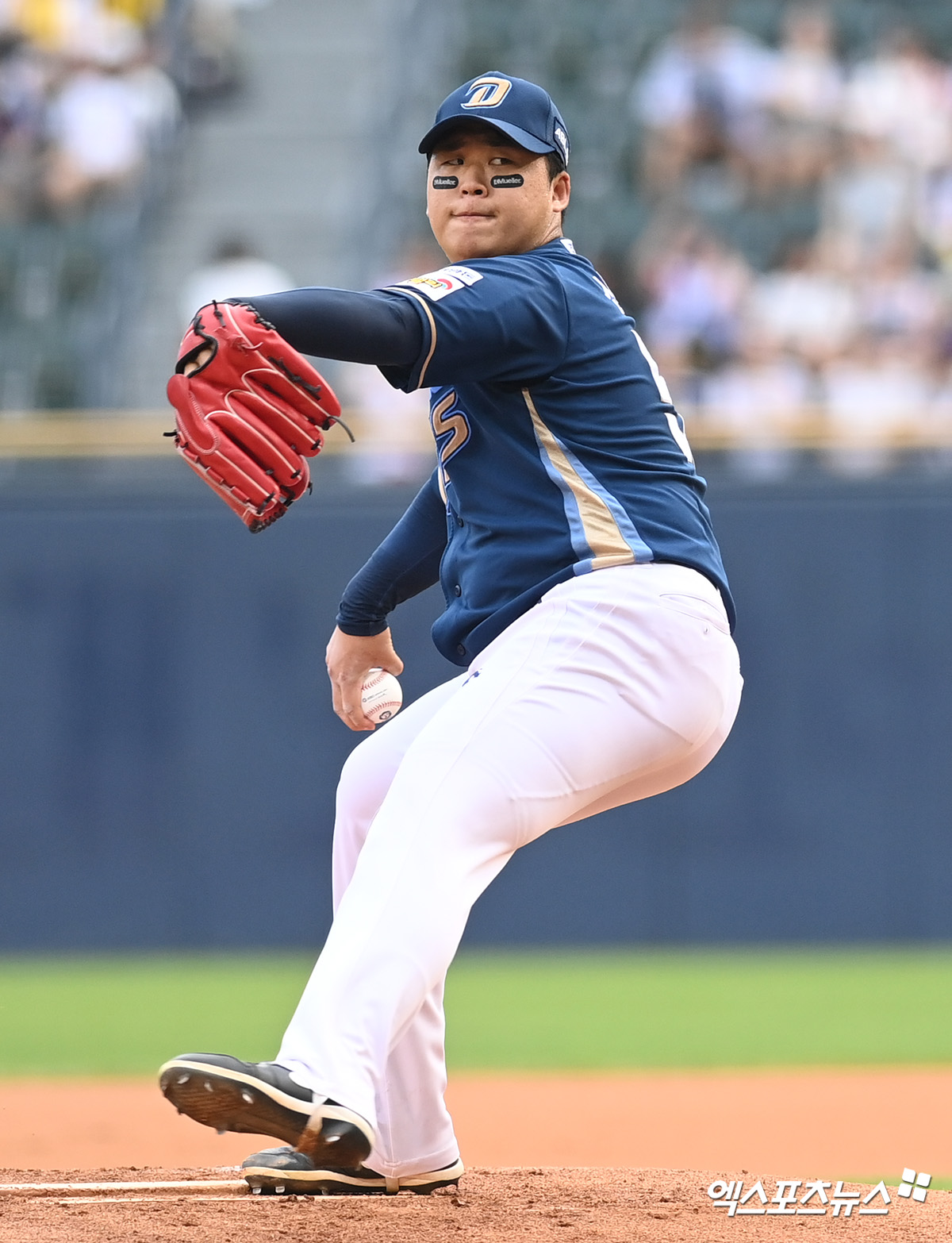 NC 투수 신민혁은 11일 잠실구장에서 열린 '2024 신한 SOL Bank KBO 리그' LG와 주말 3연전 마지막 경기에서 선발 등판했다. 이날 6이닝 1실점으로 활약했지만, 승리와 인연을 맺지 못했다. 잠실, 고아라 기자