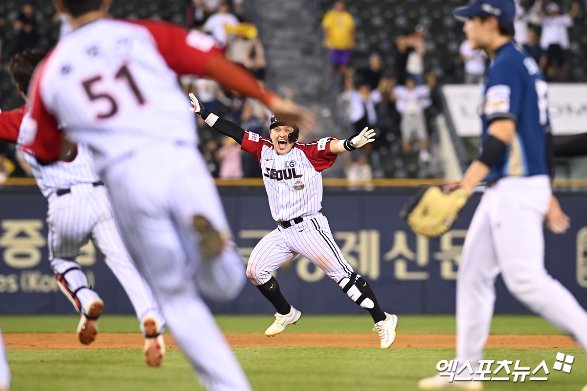 LG 포수 박동원은 11일 잠실구장에서 열린 '2024 신한 SOL Bank KBO 리그' NC와 주말 3연전 마지막 경기에서 7번타자 포수로 선발 출전했다. 9회말 끝내기 2루타를 쳐 팀 승리에 힘을 보탰다. 잠실, 고아라 기자