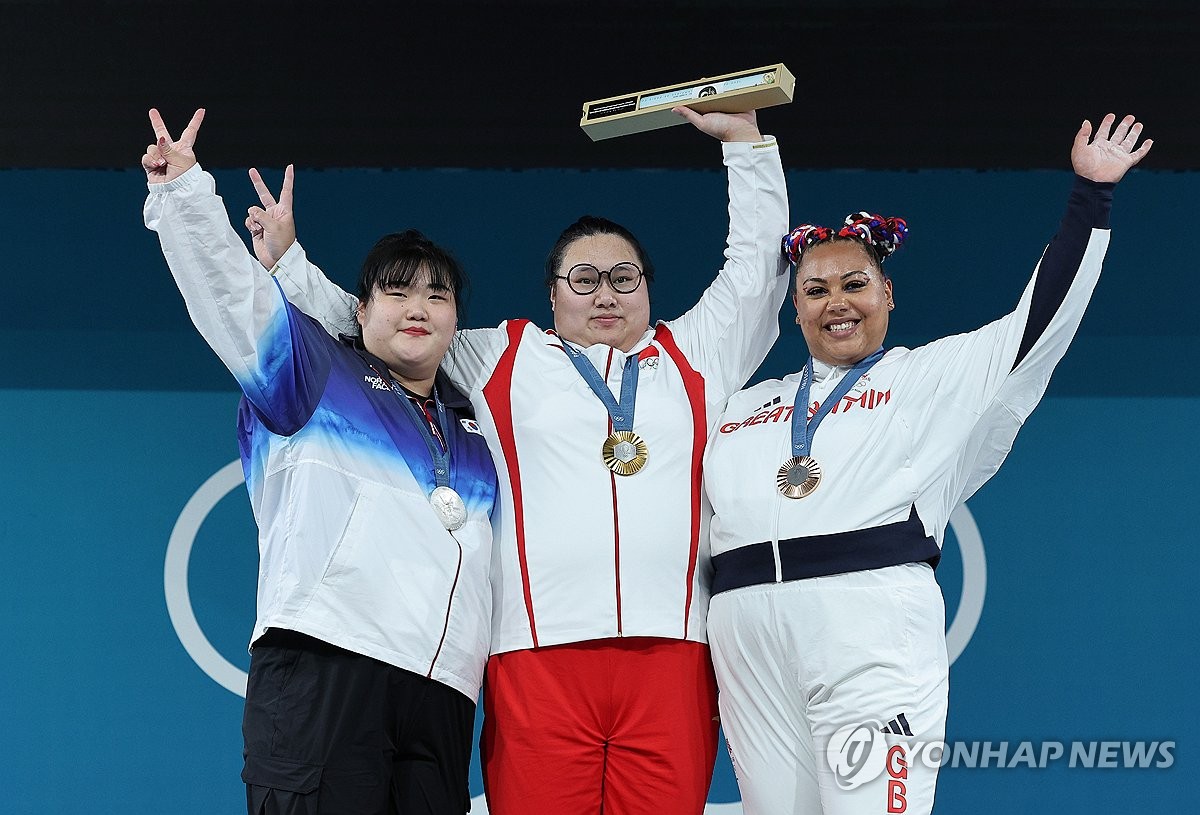 박혜정은 11일 프랑스 파리의 사우스 파리 아레나6에서 열린 파리 올림픽 역도 여자 81kg 이상급 경기에서 인상 131kg, 용상 168kg, 합계 299kg을 들어 은메달을 목에 걸었다. 박혜정은 지난 4월 자신이 작성한 여자 최중량급 합계 한국기록을 2kg 경신했다. 2016년 윤진희 이후 한국 역도에 8년 만에 올림픽 메달을 안겼다. 연합뉴스