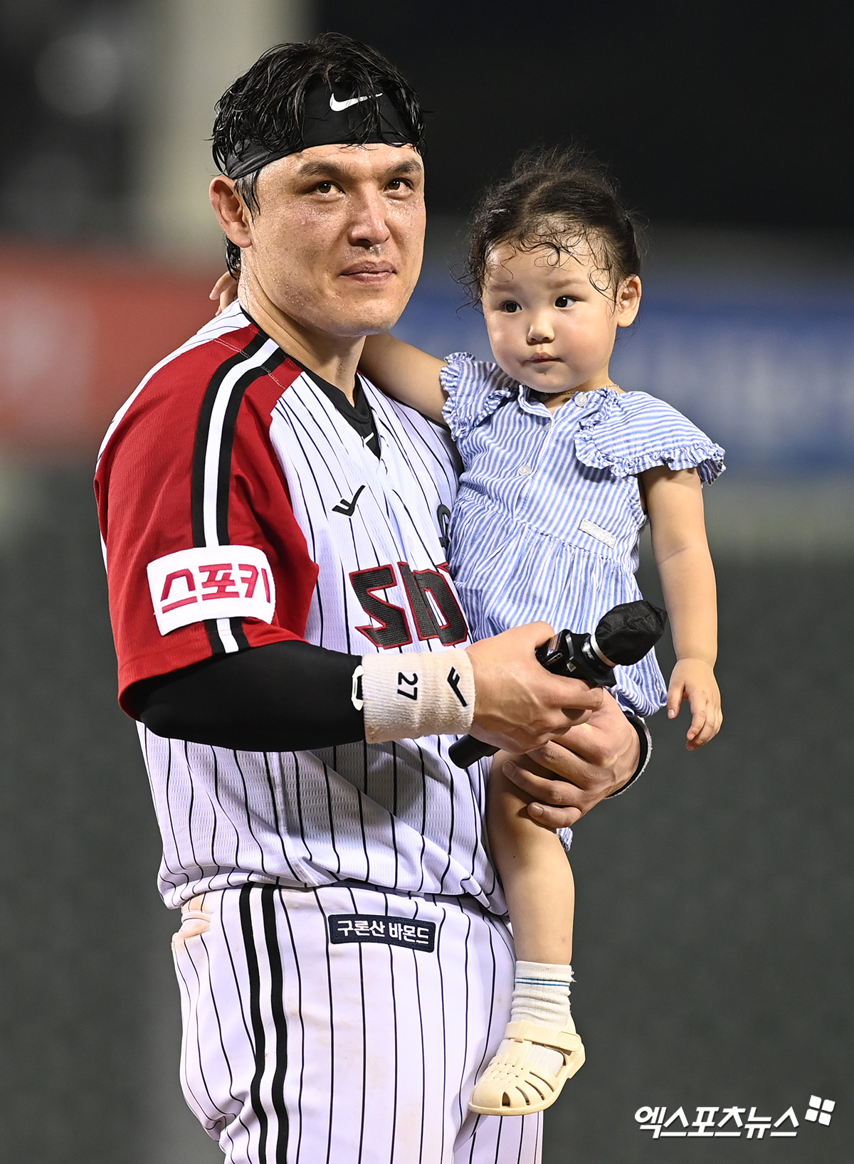 LG 포수 박동원은 11일 잠실구장에서 열린 '2024 신한 SOL Bank KBO 리그' NC와 주말 3연전 마지막 경기에서 7번타자 포수로 선발 출전했다. 9회말 끝내기 2루타를 쳐 팀 승리에 힘을 보탰다. 잠실, 고아라 기자