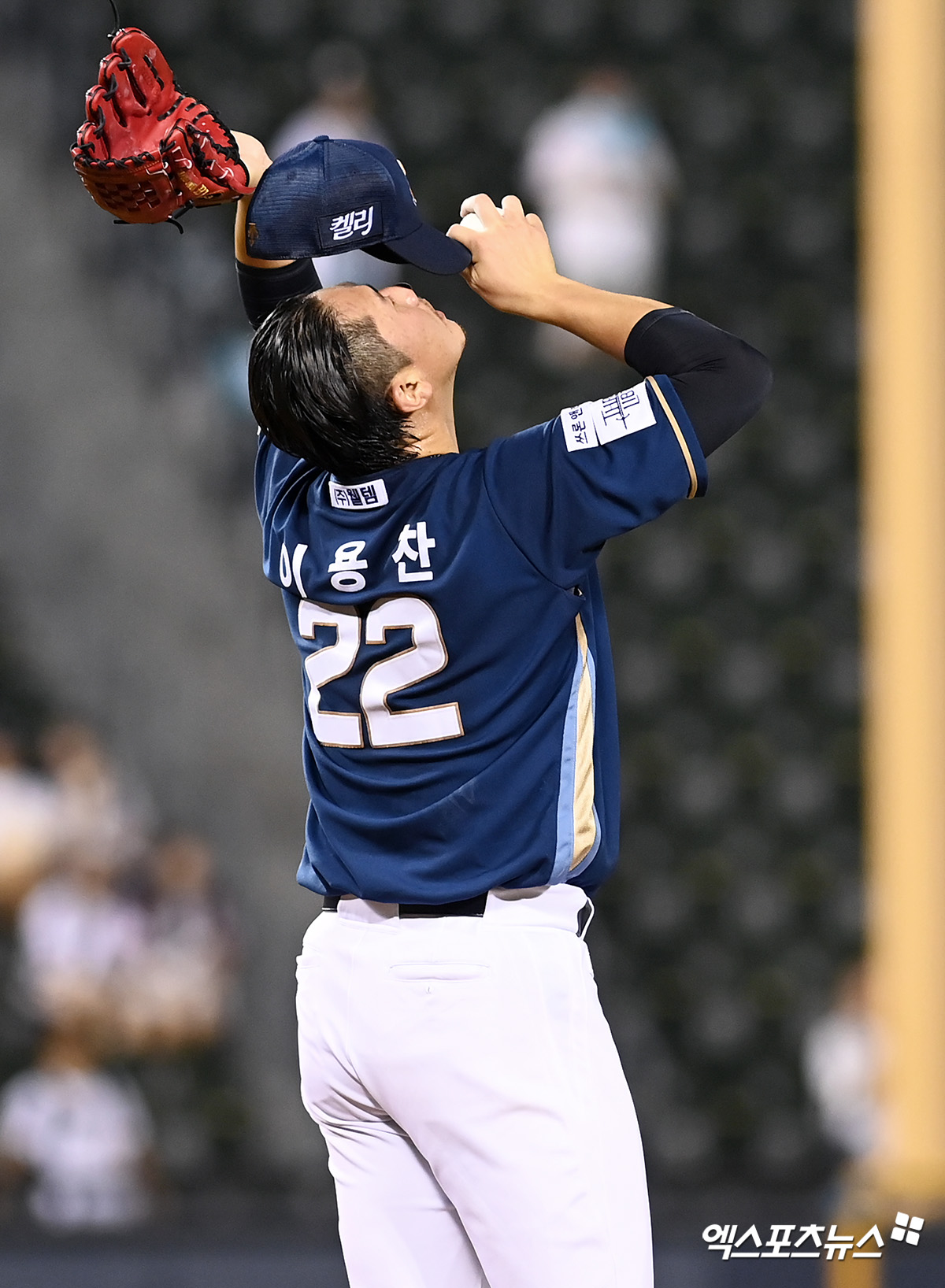 NC 투수 이용찬은 11일 잠실구장에서 열린 '2024 신한 SOL Bank KBO 리그' LG와 주말 3연전 마지막 경기에서 9회말 구원 등판했다. ⅔이닝 3실점으로 블론세이브를 기록해 팀 승리를 지키지 못했다. 잠실, 고아라 기자