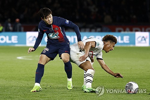 프랑스 언론 레키프가 12일(한국시간) 프랑스 축구 최고 유망주 중 하나인 두에가 프랑스 리그1 명문 팀 PSG를 선택했다고 전했다. 연합뉴스