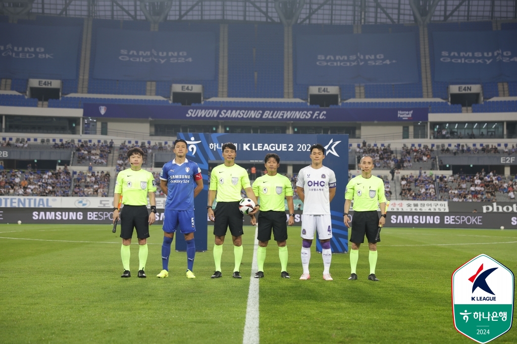 변성환호 수원 삼성이 26일 용인미르스타디움에서 열린 K리그2 26라운드에서 선두 FC안양을 2-1로 꺾으며 10경기 무패행진을 이어갔다. 이날 수원은 1골 1도움을 기록한 김지호의 맹활약을 앞세워 안양을 제압했다. 수원은 변성환 감독 부임 후 10경기에서 4승 6무를 거뒀다. 사진 한국프로축구연맹