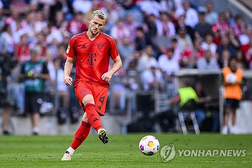 영국 매체 맨체스터 이브닝뉴스가 13일(한국시간) 리오 퍼디난드가 맨유 이적이 유력한 더리흐트에 대해 우려를 드러냈다고 전했다. 연합뉴스