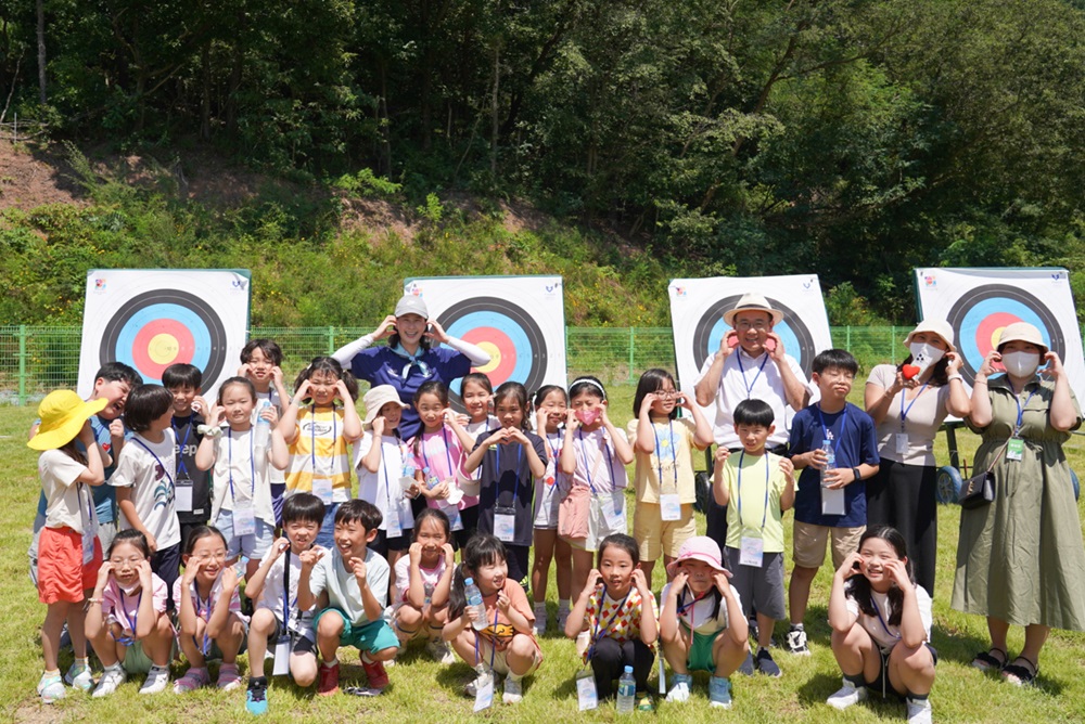 KSPO 스포츠가치센터의 유소년 및 청소년 방학캠프 단체 사진. 국민체육진흥공단 제공