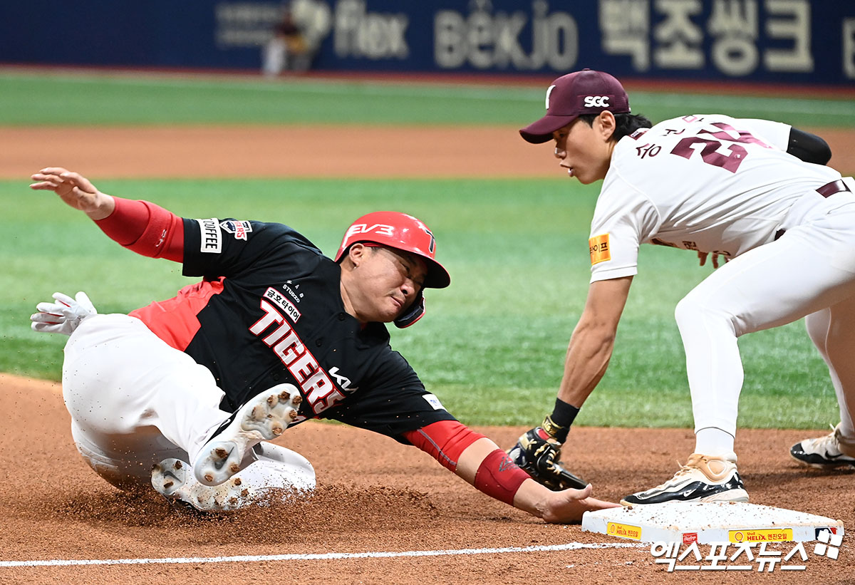 13일 오후 서울 구로구 고척스카이돔에서 열린 '2024 신한 SOL Bank KBO리그' KIA 타이거즈와 키움 히어로즈의 경기, 5회초 2사 1루 KIA 김태군이 이창진의 중전안타때 3루까지 진루하고 있다. 고척, 김한준 기자