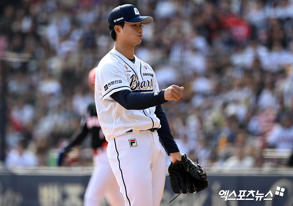 두산 투수 최지강은 13일 이천 두산베어스파크에서 열린 '2024 메디힐 KBO 퓨처스리그' SSG전에 구원 등판했다. 지난달 중순 어깨 통증으로 이탈했던 최지강은 최고 구속 시속 151㎞의 빠른 공을 던져 실전 감각을 조율했다. 예상 콜업 시기는 오는 17일 KT전이다. 엑스포츠뉴스 DB