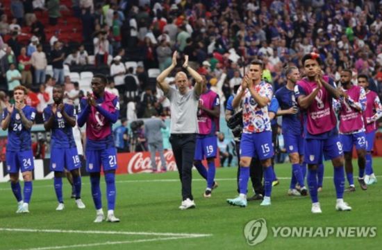 마우리시오 포체티노 감독이 미국 축구 국가대표팀 지휘봉을 잡을 전망이다. 포체티노 감독이 미국 축구대표팀에 부임한다면 자신이 토트넘 홋스퍼에서 지도했던 손흥민을 적으로 만나게 될 수도 있다. 두 사람은 포체티노 감독이 지난해 첼시에 부임하면서 적으로 만난 적이 있다. 사진 연합뉴스