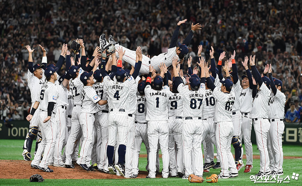 지난 2019년 WBSC 프리미어12 결승에서 한국을 꺾고 세리머니를 펼친 일본 야구 국가대표팀. 사진 엑스포츠뉴스 DB