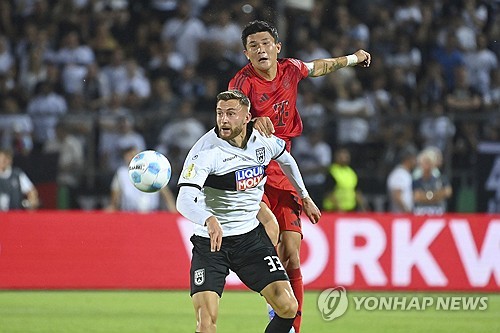 김민재는 17일(한국시간) 바이에른 뮌헨과 SSV 울름 1846 간의 2024-25시즌 독일축구연맹(DFB)-포칼 1라운드 맞대결에서 선발 풀타임을 소화하며 4-0 대승에 일조했다. 경기 후 각종 매체들은 이날 무실점 수비와 날카로운 패스를 보여준 김민재를 칭찬했다. 연합뉴스