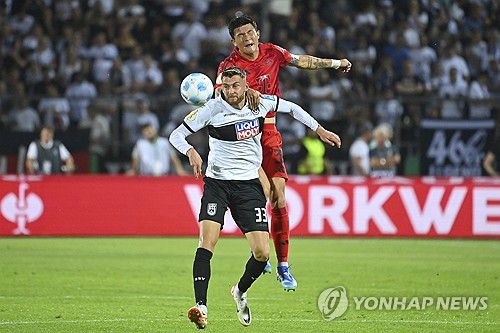 김민재는 17일(한국시간) 바이에른 뮌헨과 SSV 울름 1846 간의 2024-25시즌 독일축구연맹(DFB)-포칼 1라운드 맞대결에서 선발 풀타임을 소화하며 4-0 대승에 일조했다. 경기 후 각종 매체들은 이날 무실점 수비와 날카로운 패스를 보여준 김민재를 칭찬했다. 연합뉴스